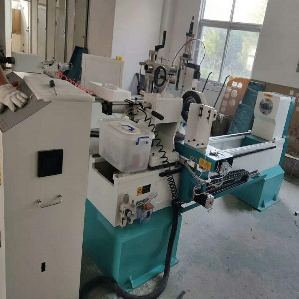 Wholesale Customized products TJ-1530 Single Axis Two Cutters Autofeeding CNC Wood Turning Lathe - Image 3