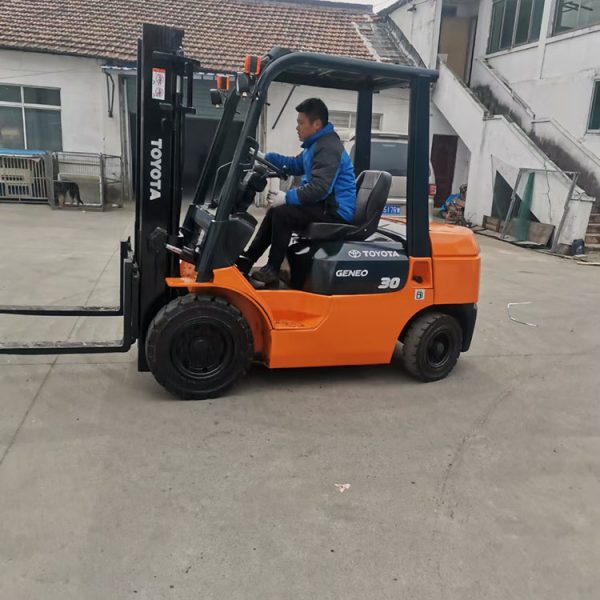 used forklift diesel toyota forklift 3ton 2.5ton 2t 1.5ton 7fd30 7fd25 toyota used forklifts Komatsu with spare parts - Image 2