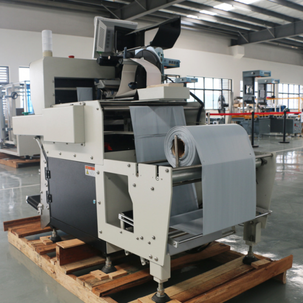 Nice quality E-Commerce Express Automatic Bagging packing Machine / Express bag sealing machine for sale - Image 3
