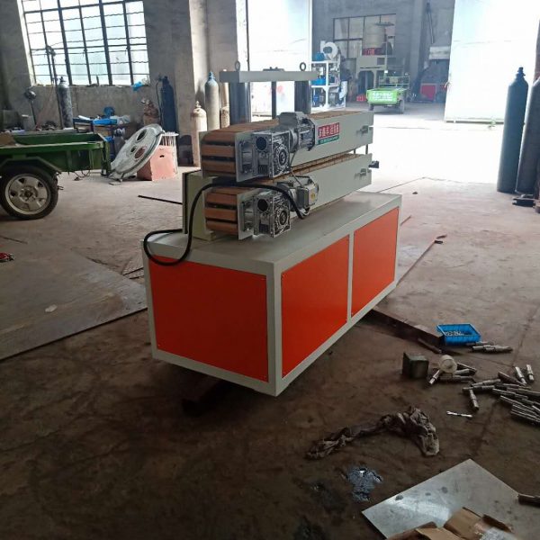 QP 16-20mm Rubber block tractor haul-off machine, min  Plastic pipe PE pipe haul off machine belt haul off machine - Image 4