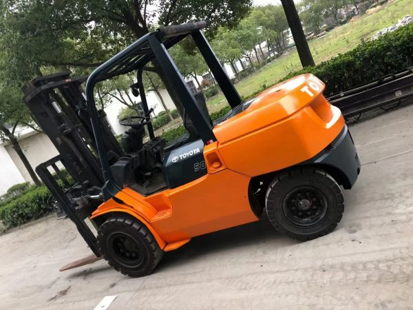Used forklift 2016 5 tons diesel forklift 4x4 wheels telescopic forklift for sale - Image 2