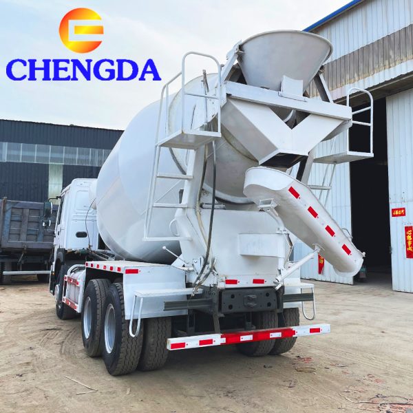 New Sinotruck Howo Concrete Mixer Truck Cement - Image 2