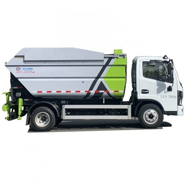 Compression garbage truck link up to mobile garbage compression station for transportation of urban waste - Image 3